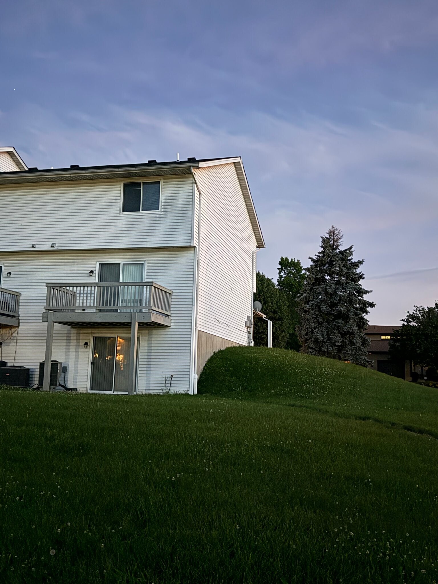 Building Photo - 220 Ewing Dr