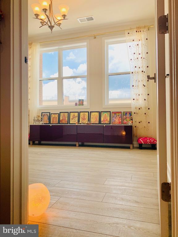 Building Photo - 23603 Hopewell Manor Terrace