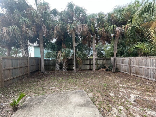 Building Photo - "Charming 1-Bedroom Oasis Just Steps from Panama City Beach!"