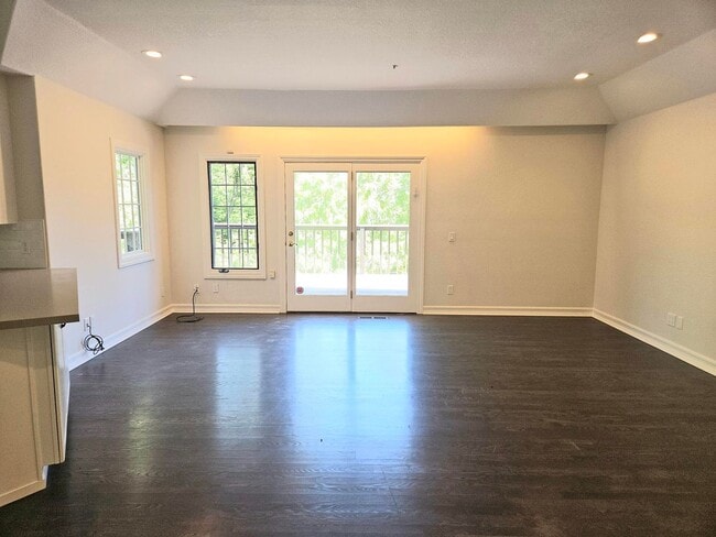 Building Photo - Stunning 4 Bed 3 Bath Naglee Park Home Nes...