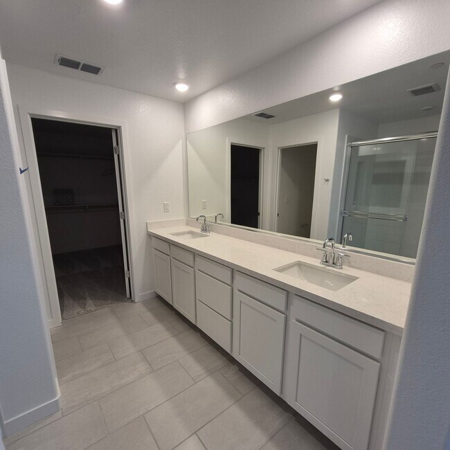 Building Photo - Brand New 5 Bedroom Home in Rancho Cordova