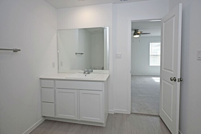 Building Photo - 462 River Run Wy