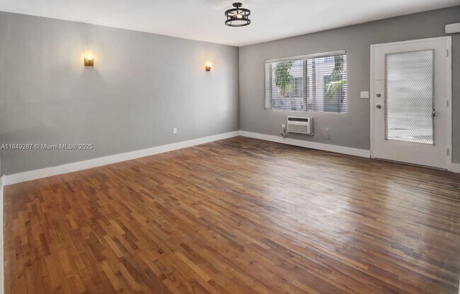 Building Photo - 7945 Carlyle Ave