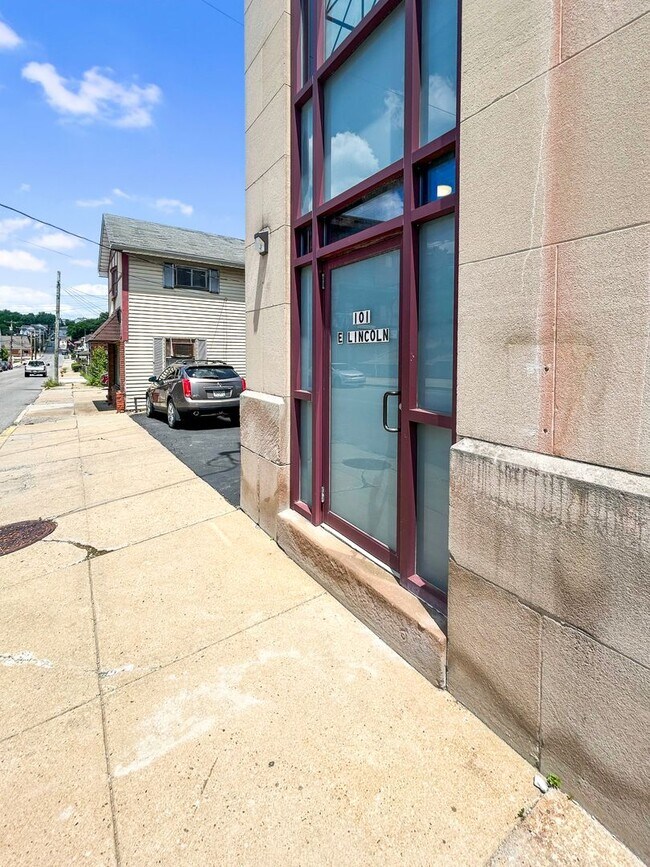 Building Photo - 101 E Lincoln Ave