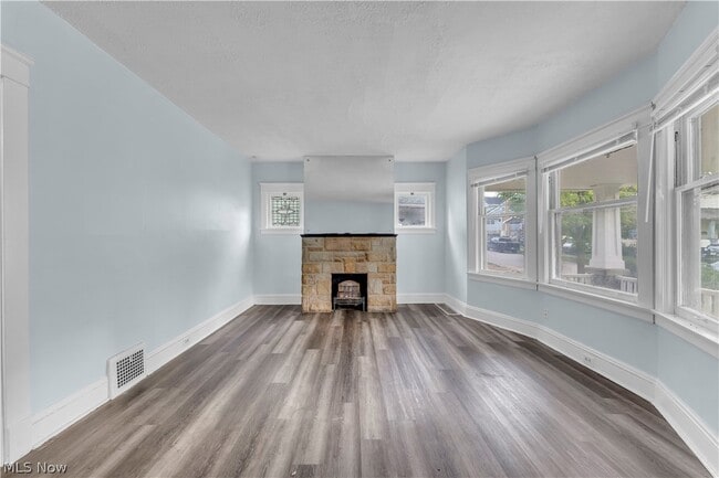 Building Photo - 3209 W 92nd St