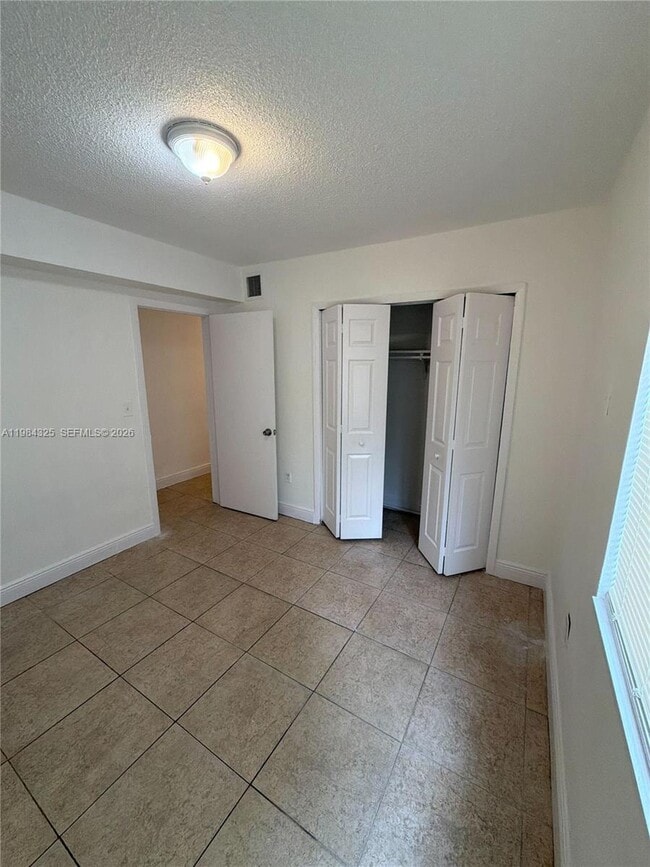 Building Photo - 1621 NW 16th Ave