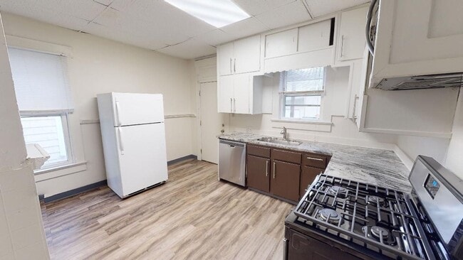 Primary Photo - SPACIOUS 4 BEDROOMS / 2 FULL BATHS BEAUTIF...