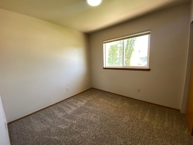 Building Photo - 1001 E 19th Ave