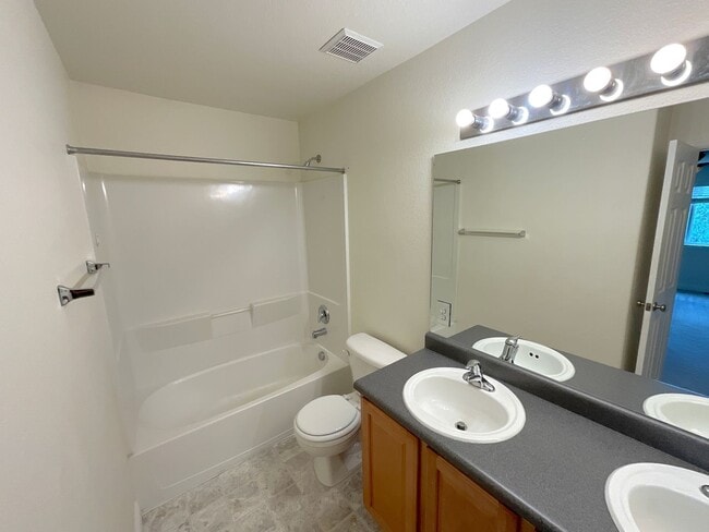 Building Photo - 3 Bedroom Home Available Near Stetson Hill...