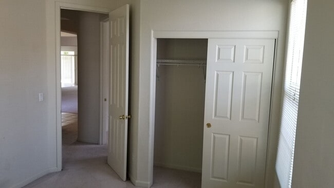 Building Photo - Beautiful Rental Home