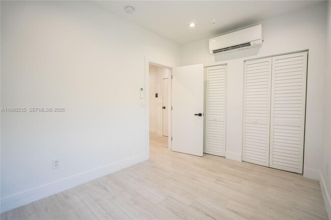 Building Photo - 960 Jefferson Ave