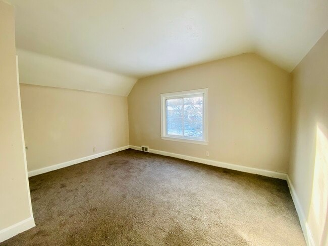 Building Photo - 383 Black St