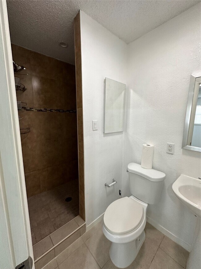 Building Photo - 17707 Moss Point Dr