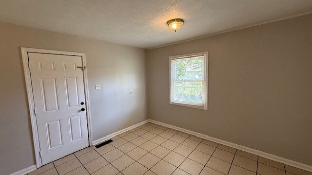 Building Photo - WEST - EAGLEDALE 3 BEDROOM RANCH AVAILABLE NOW!