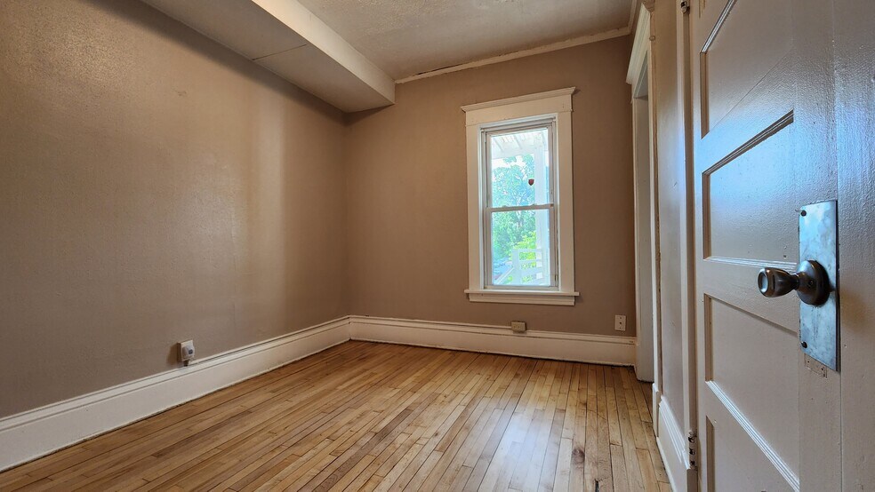 Back bedroom (largest) - 1422 26th Ave N