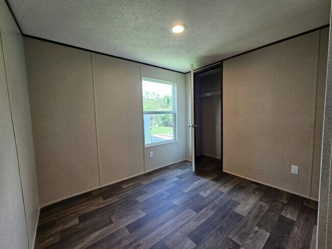 Building Photo - 1089 Myakka Dr