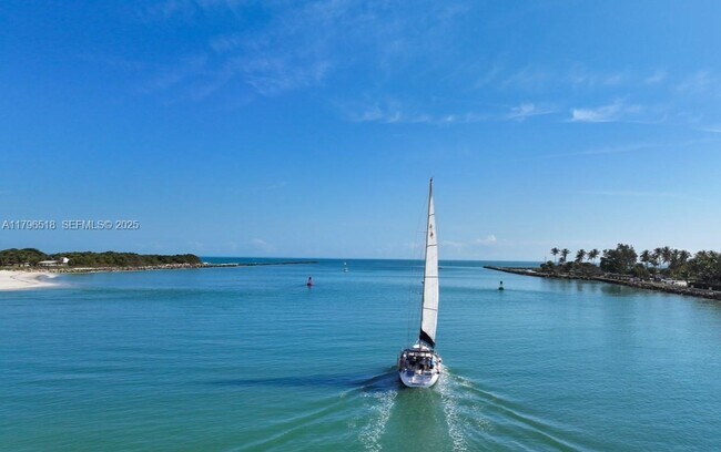 Building Photo - 4810 N Hwy A1A