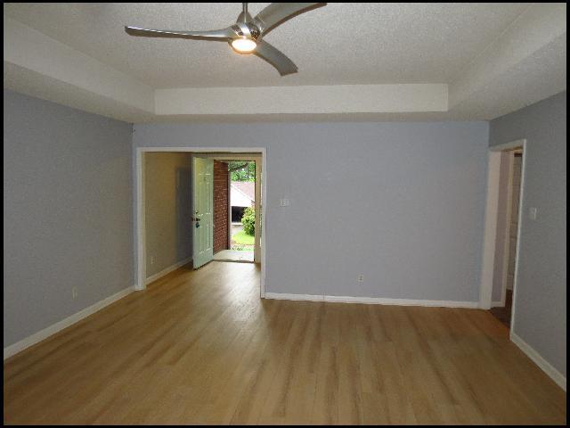 Building Photo - 3704 Lakewood Valley Dr