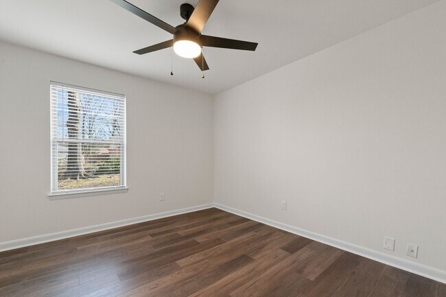 Building Photo - 3 BD 2 BA