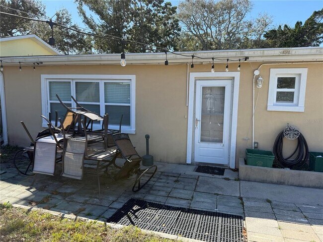 Building Photo - 3601 Saxon Dr