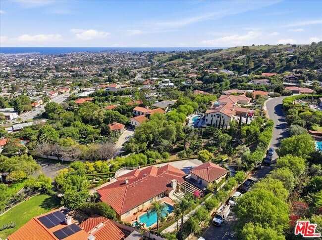 Building Photo - 6460 Via Colinita