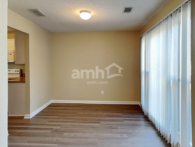 Building Photo - 285 Thornbush Ln