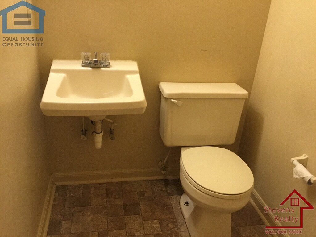 Building Photo - 1702 Olive St