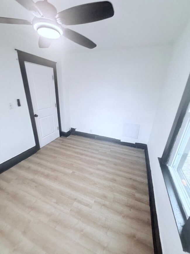 Building Photo - 2791 E 127th St