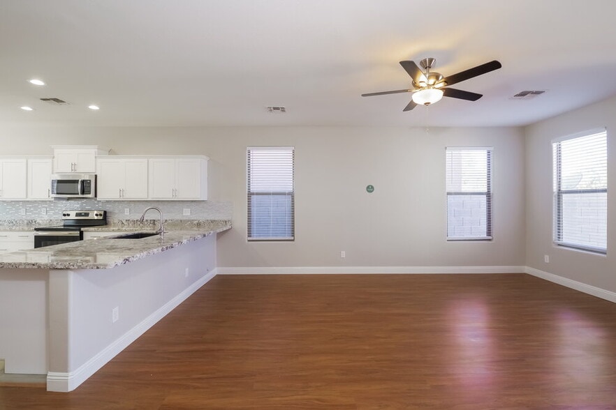 Building Photo - 6224 S 46th Ln
