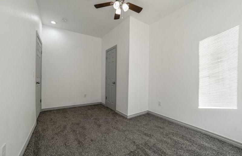 Building Photo - 2312 N Everest Ave