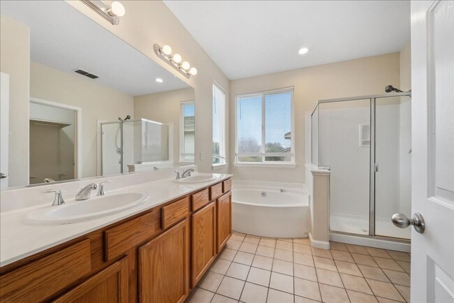 Building Photo - 9615 Harvest View Way