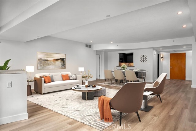 Building Photo - 13600 Marina Pointe Dr