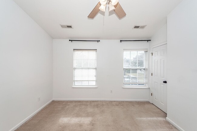 Building Photo - 2 Bedroom, 1.5 Bathroom Townhome - Charleston