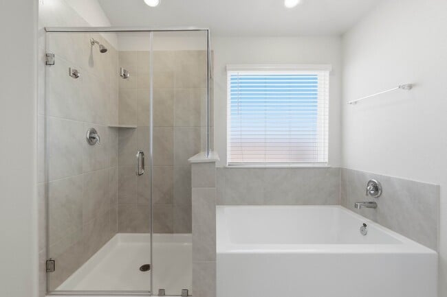 Building Photo - 18037 Martin Pines Dr