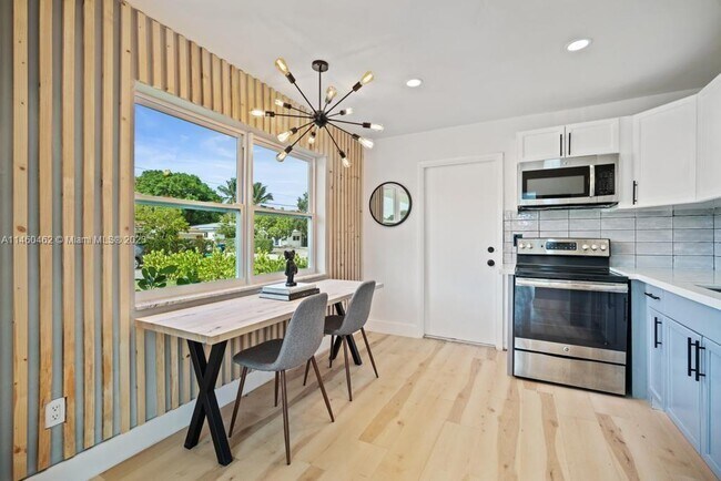 Building Photo - 1521 NE 148th St