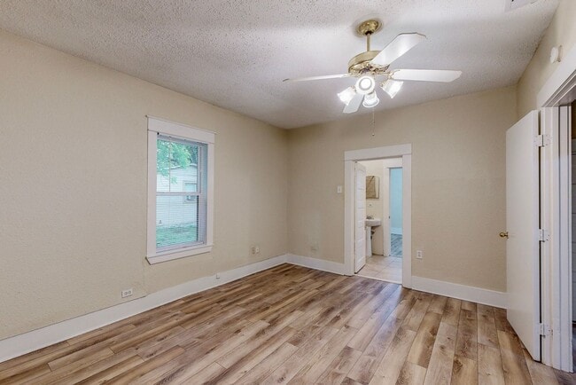 Building Photo - Available Mid-July! 3 Bedroom Home for Lea...