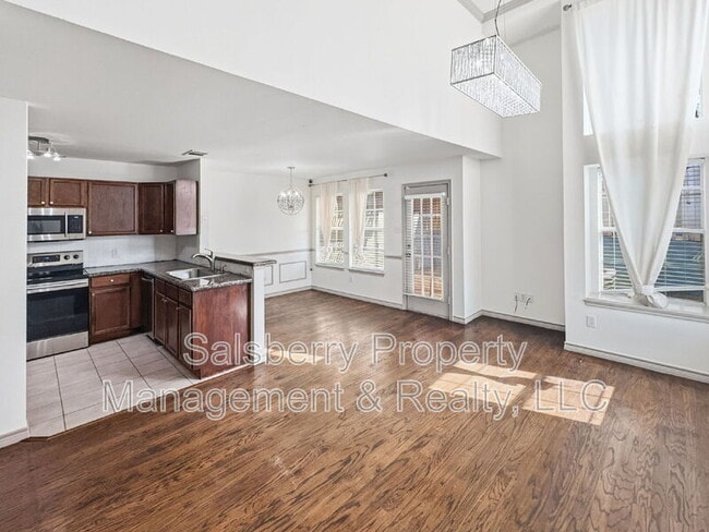 Building Photo - 3950 Seaside Ct