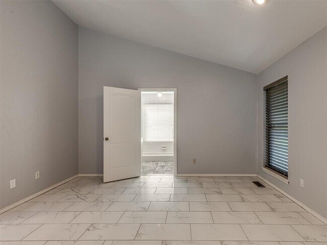 Building Photo - 3405 Woodsboro Dr