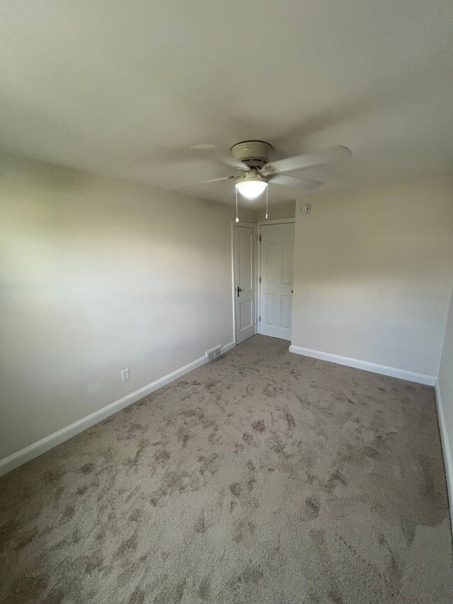Building Photo - Charming 3-bedroom, 1-bathroom home locate...