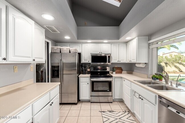 Building Photo - 2739 S Emerson Cir