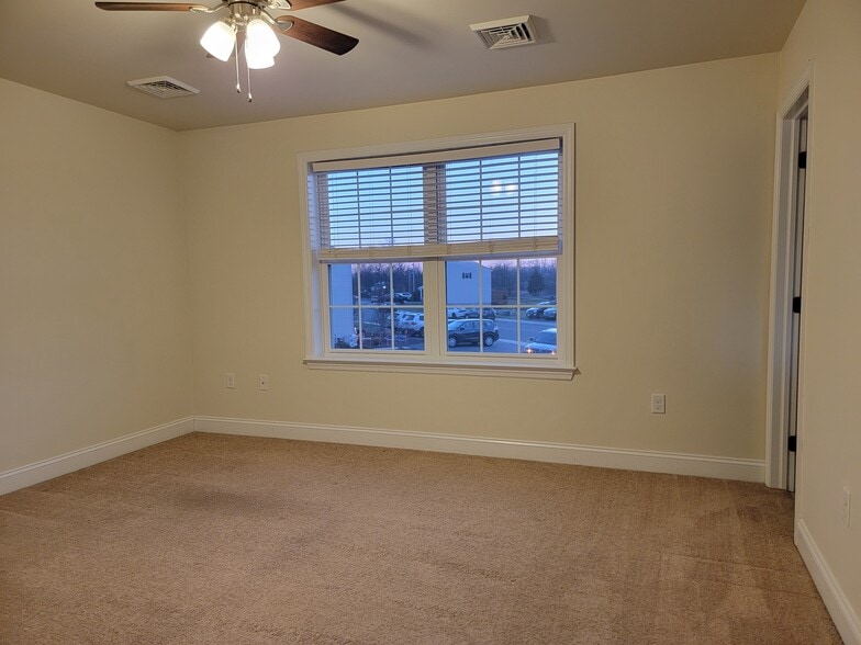 Building Photo - 143 Cedarwood Dr