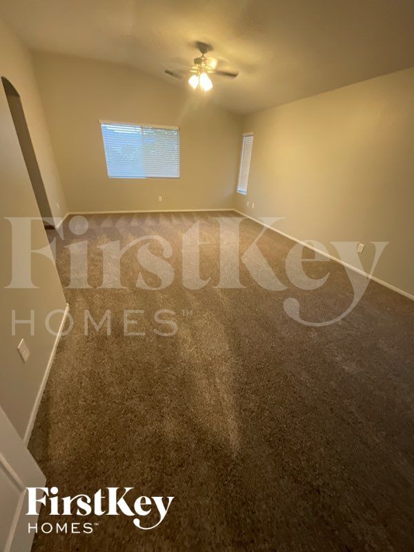 Building Photo - 1008 E Oceanwood Ave