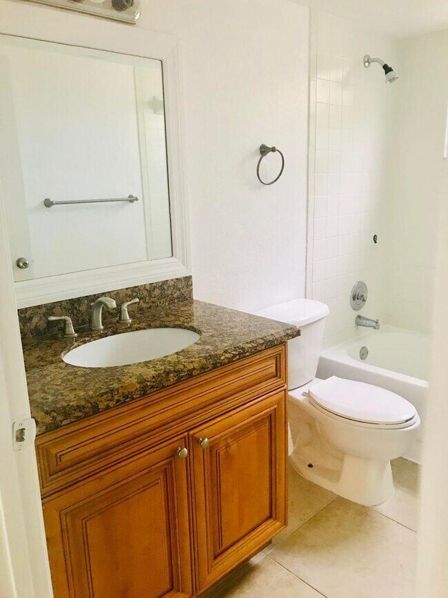 Building Photo - 1477 Lake Crystal Dr