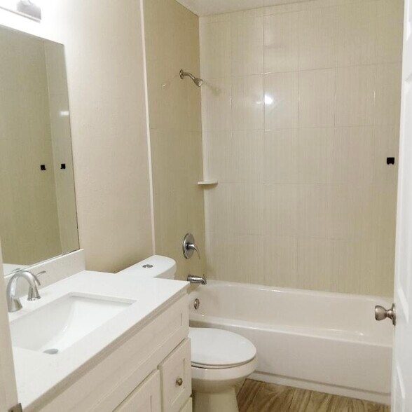 Building Photo - 5140 SE 31st St