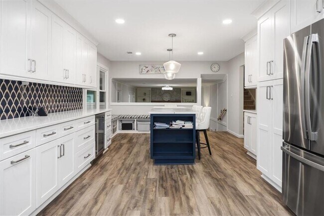 Building Photo - 4989 Kingswood Dr