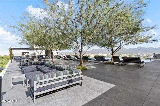 Building Photo - 7180 E Kierland Blvd