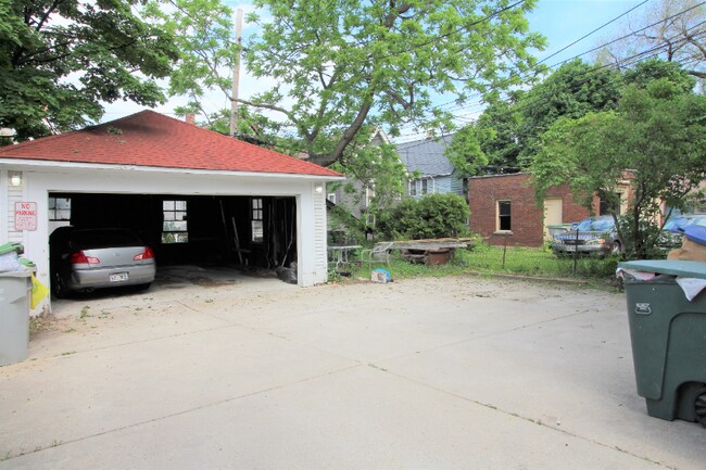 Building Photo - 2837 N Frederick Ave