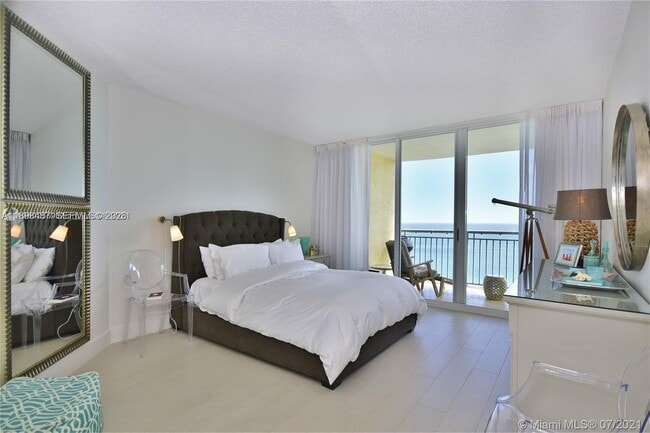 Building Photo - 17375 Collins Ave