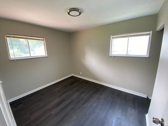 Building Photo - 10648 Spring Garden Dr