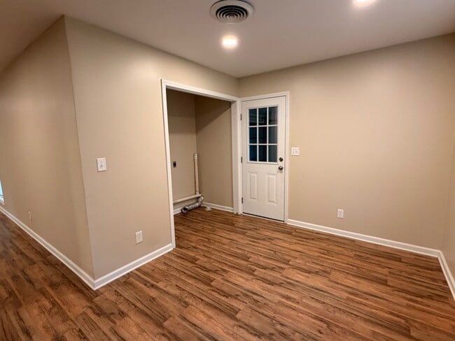 Building Photo - 3507 Camellia Cir